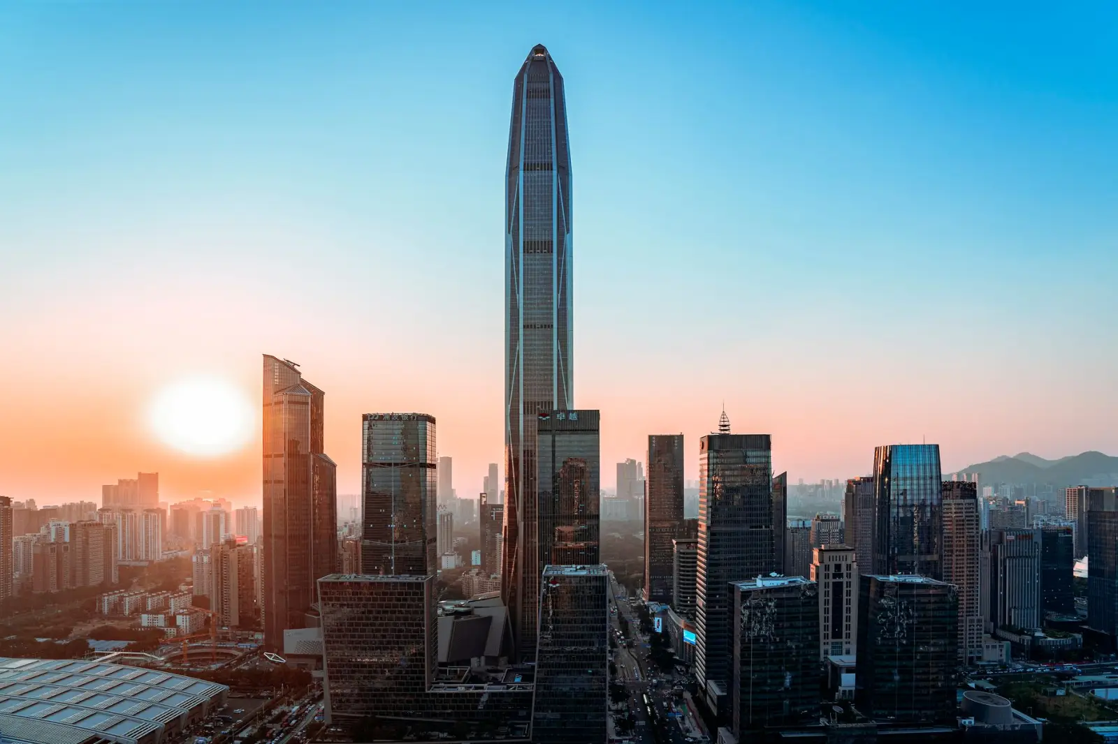 AGV搬运车与无人叉车在智能工厂中的协同应用场景分析
