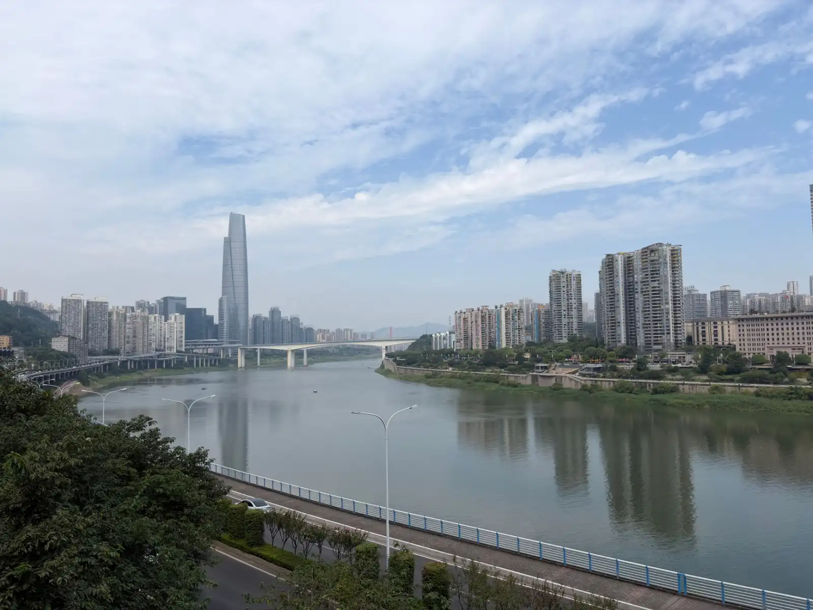 上海易樊AGV搬运车系列产品型号参数与性能横向对比