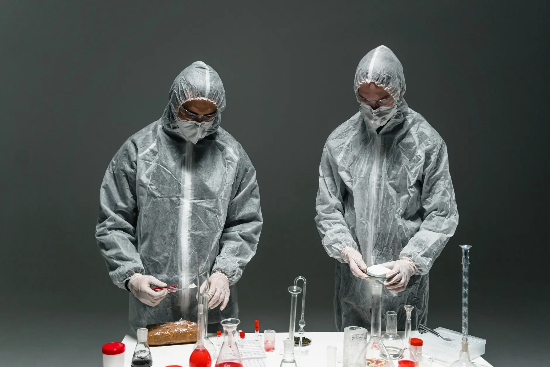 料箱机器人柔性化部署：从仓储到产线的无缝对接实践