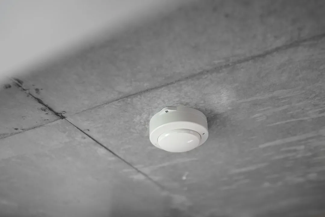 上海易樊科技AGV搬运车在3C电子工厂的应用场景与效益分析正文配图 1