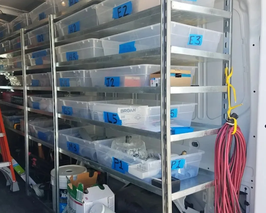 AGV无人叉车在智能工厂物料流转中的典型应用场景