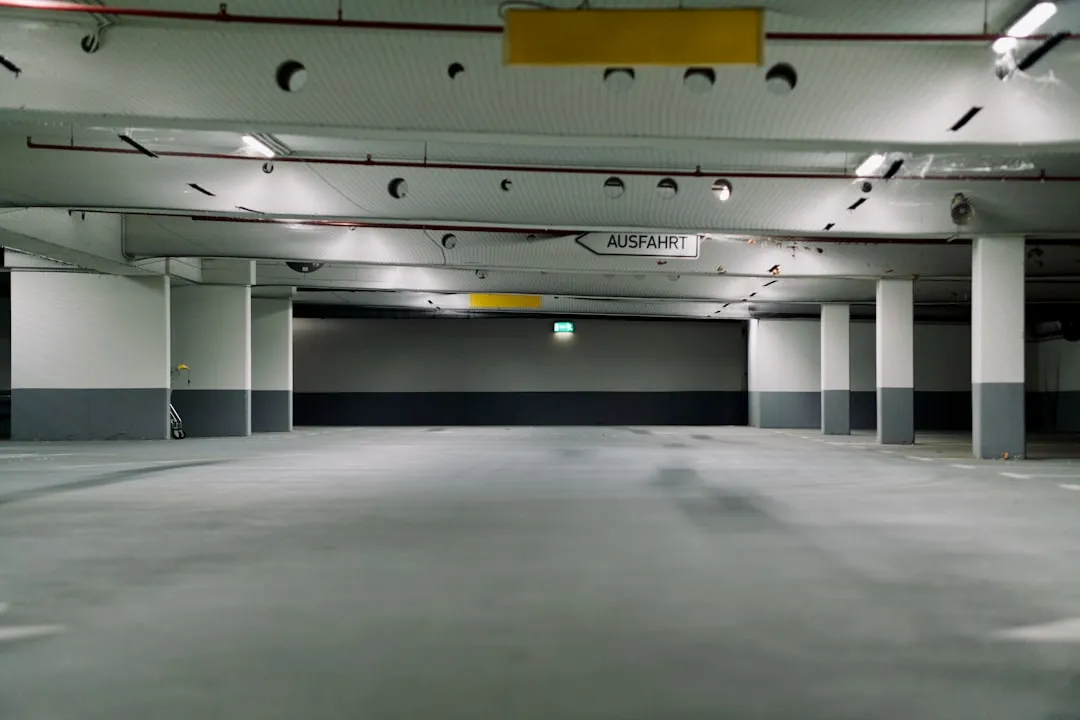 智能物流设备选型指南：AGV搬运车与无人叉车对比分析