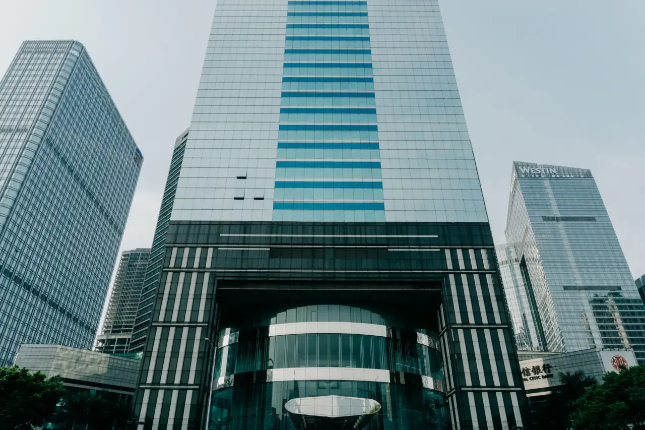 料箱机器人技术演进：从基础搬运到柔性物流的升级路径