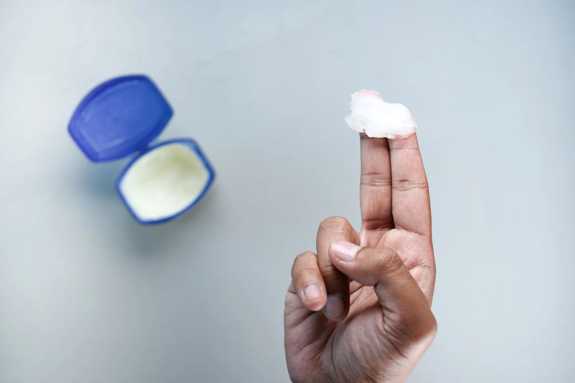 料箱机器人在电商仓储中的拣选效率对比与实施要点