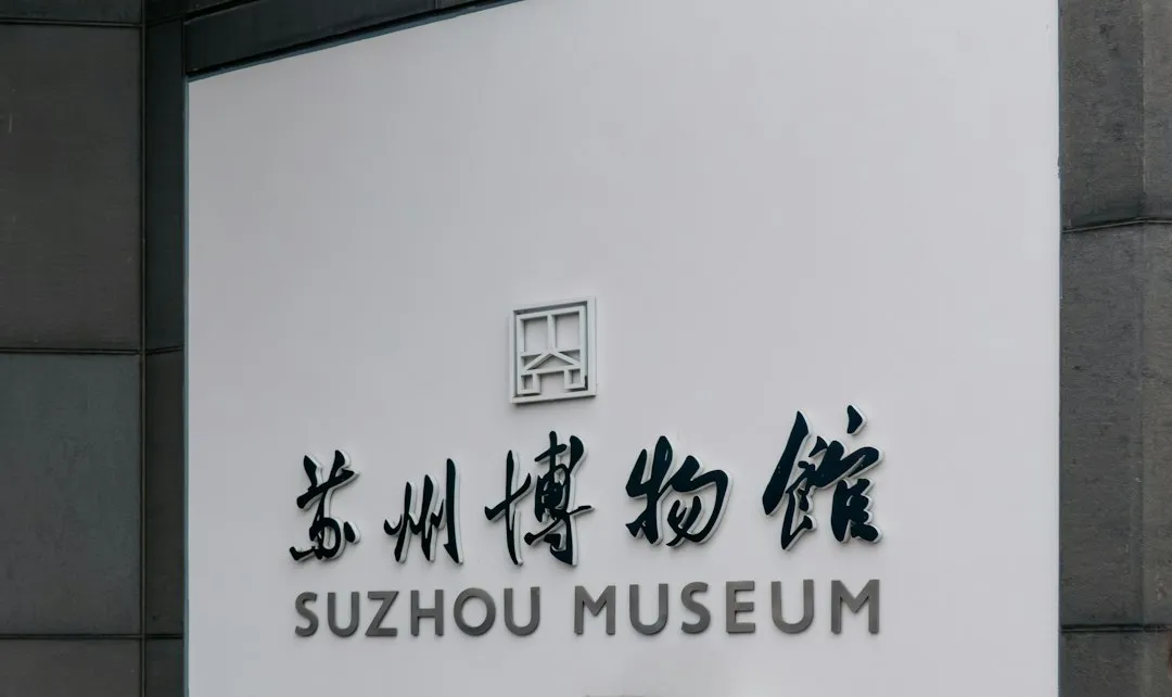 无人叉车在工厂物流中的技术优势与适用场景解析