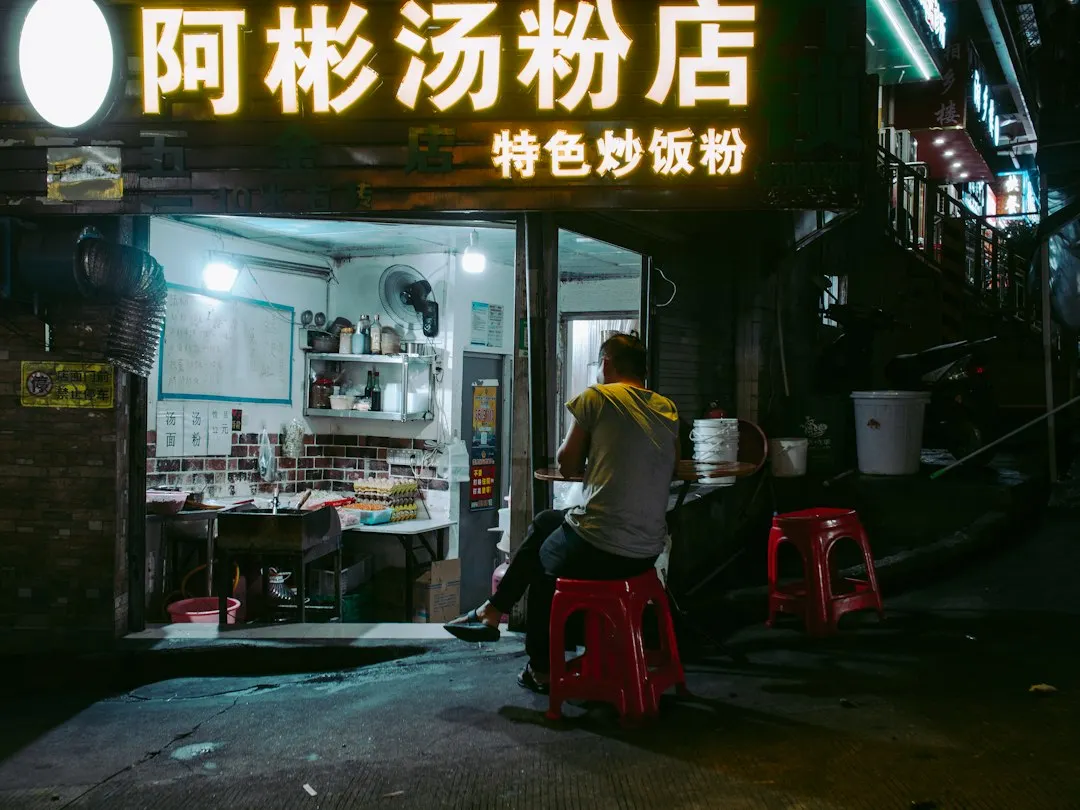AGV无人叉车与料箱机器人协同调度方案设计要点